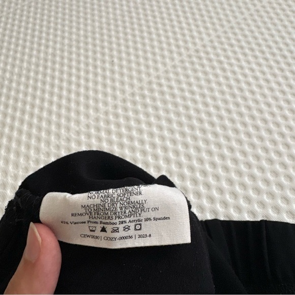 Cozy Earth Brushed Bamboo Wide Leg Pull-On Pant black
Size S - Picture 9 of 10